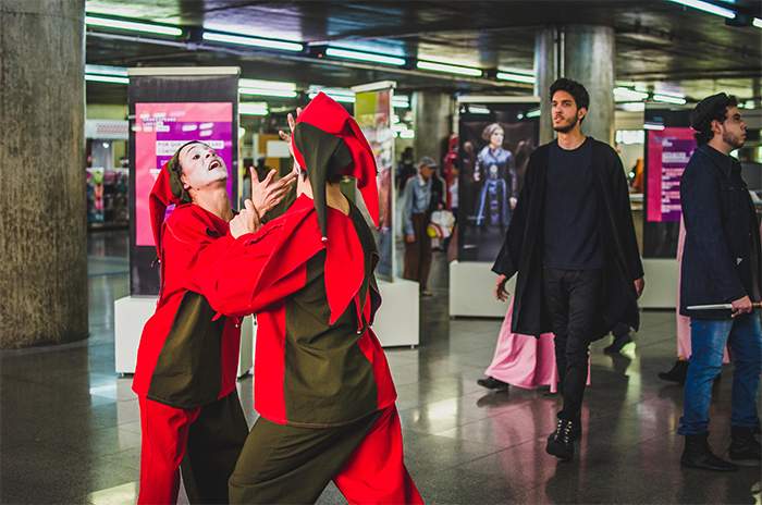 Scene IV theatre company performing in Sao Paolo's metro.
Image credit: Rodolfo Rizzo Gaudencio
